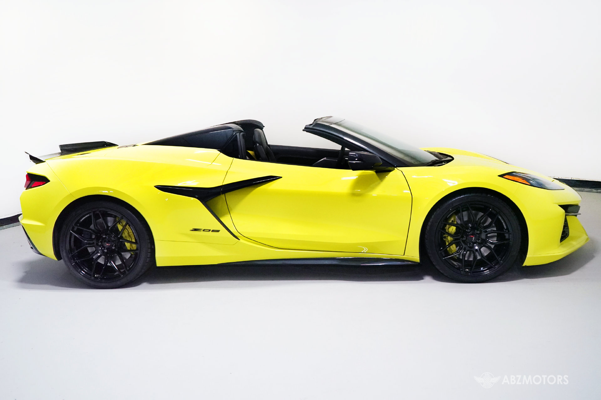 Used 2024 Chevrolet Corvette Z06 RWD image 3