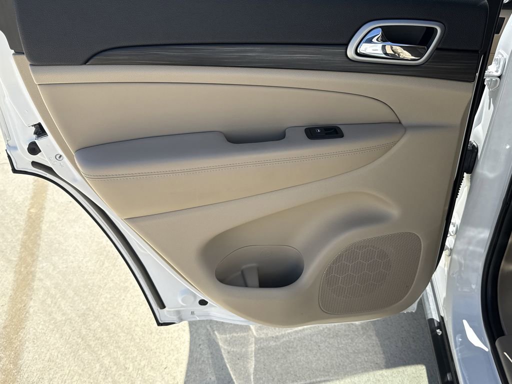 Used 2022 Jeep Grand Cherokee Laredo E w/ Security & Convenience Group image 23