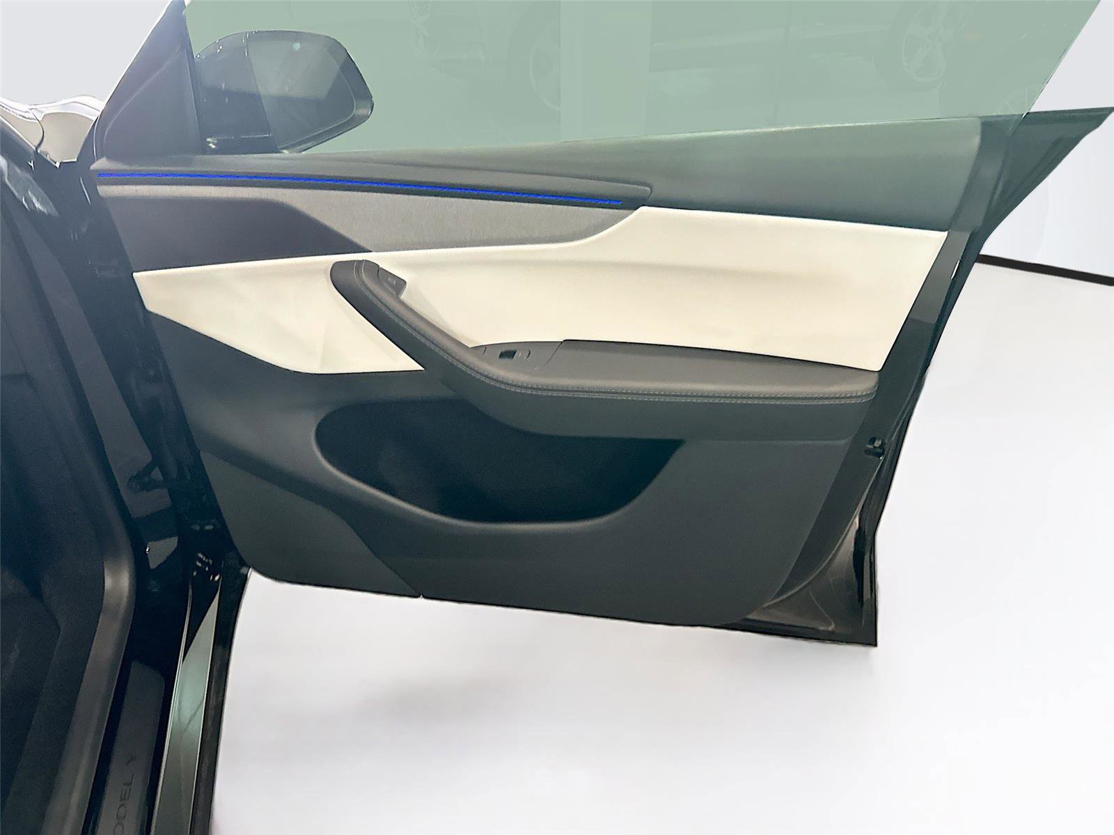 Used 2026 Tesla Model Y Long Range image 16