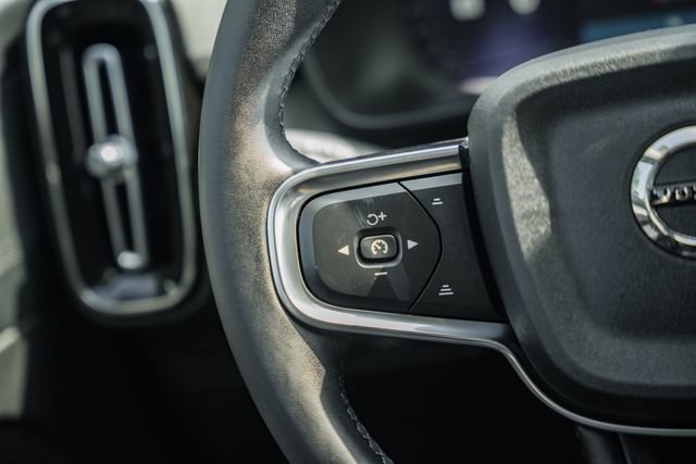 Certified 2023 Volvo XC40 B5 Plus w/ Protection Package Premier AWD/4WD image 31