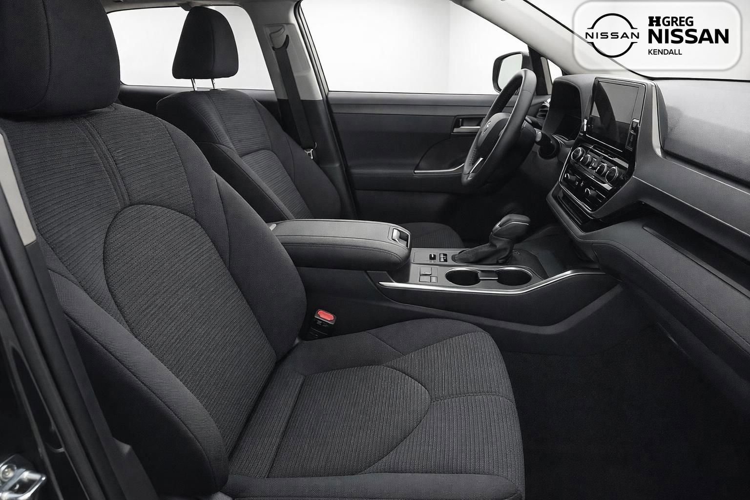 Used 2025 Toyota Highlander LE image 9