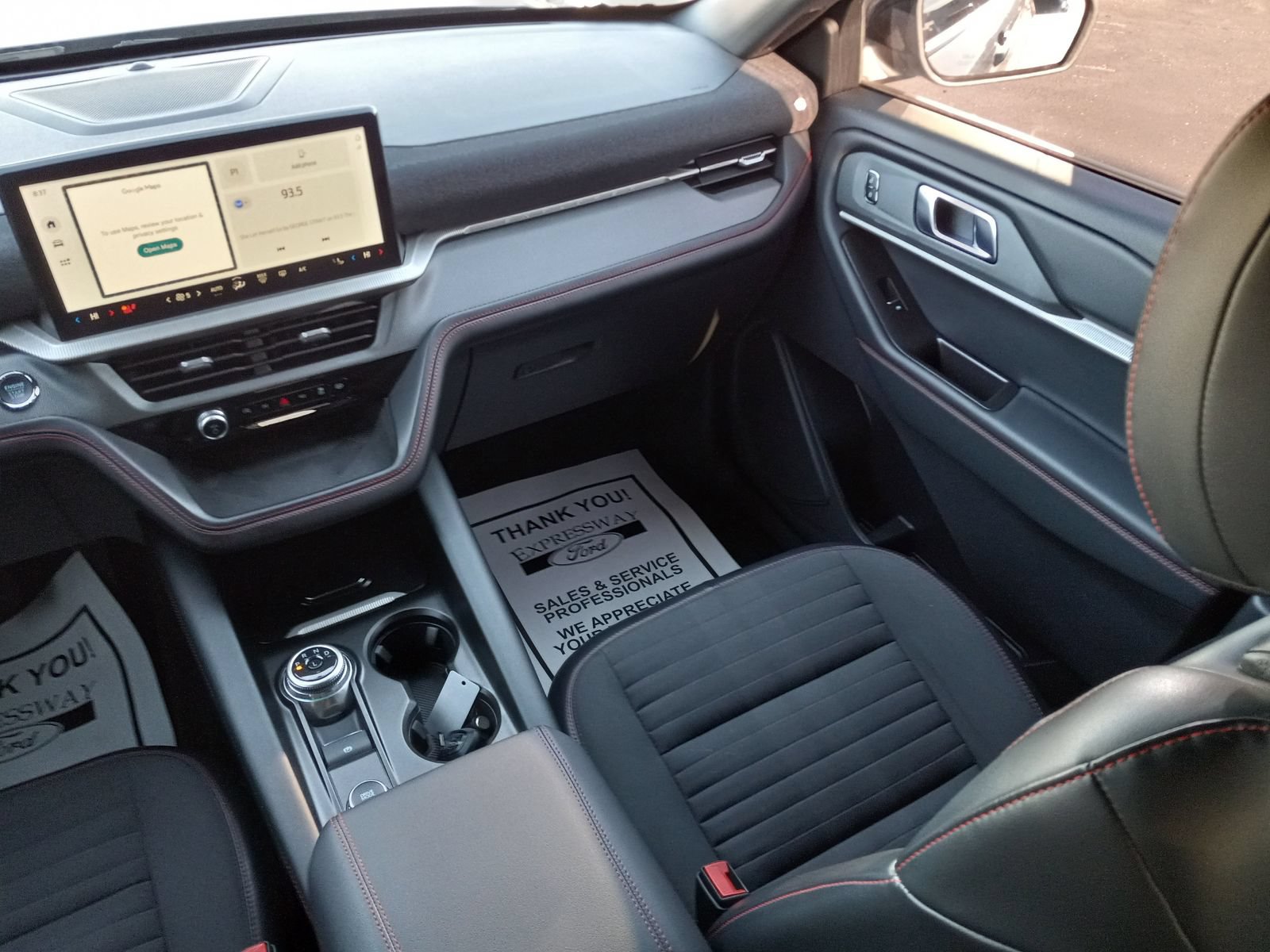 Used 2025 Ford Explorer ST-Line w/ ST-Line Street Pack AWD/4WD image 19