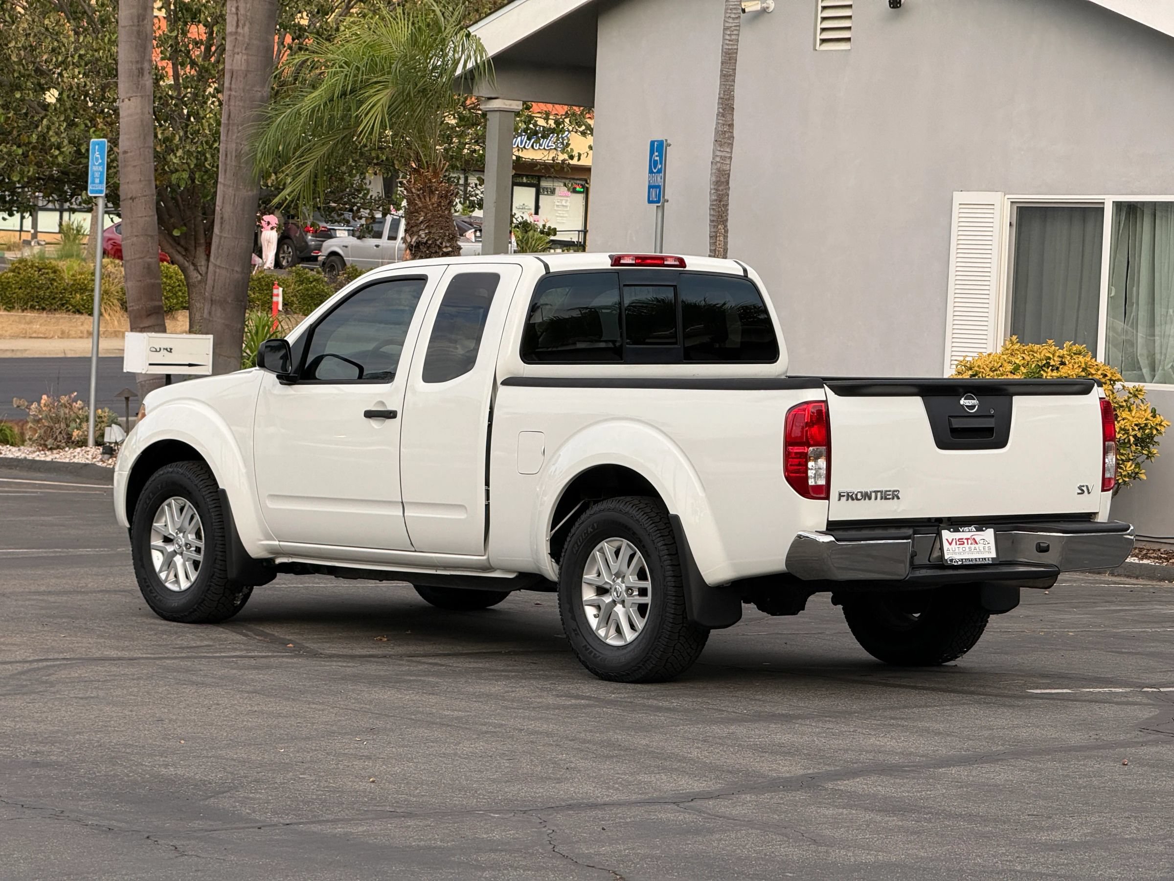 Used 2018 Nissan Frontier SV RWD image 3