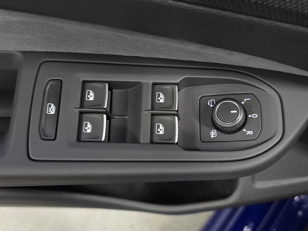 Used 2025 Volkswagen Golf w/ Euro Style Package AWD/4WD image 23