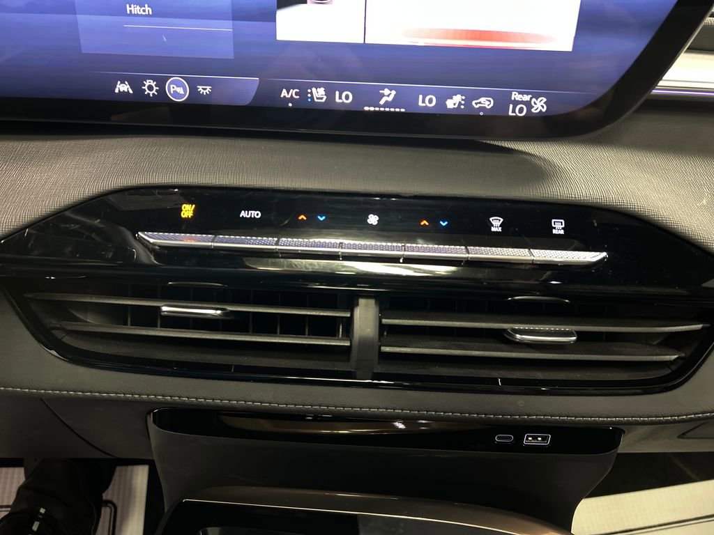 Used 2025 Buick Enclave Avenir w/ Super Cruise Package image 19