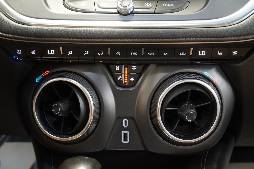 Used 2019 Chevrolet Blazer Premier w/ Sun and Wheels Package FWD image 22