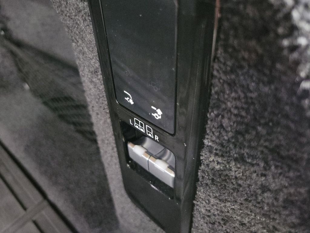 Used 2023 Land Rover Range Rover SE image 30