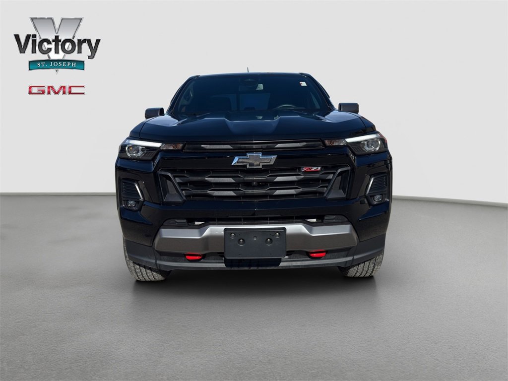 Used 2025 Chevrolet Colorado Z71 w/ Technology Package image 2