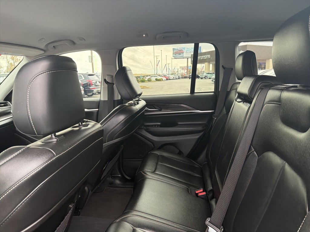 Used 2023 Jeep Grand Cherokee Limited image 32