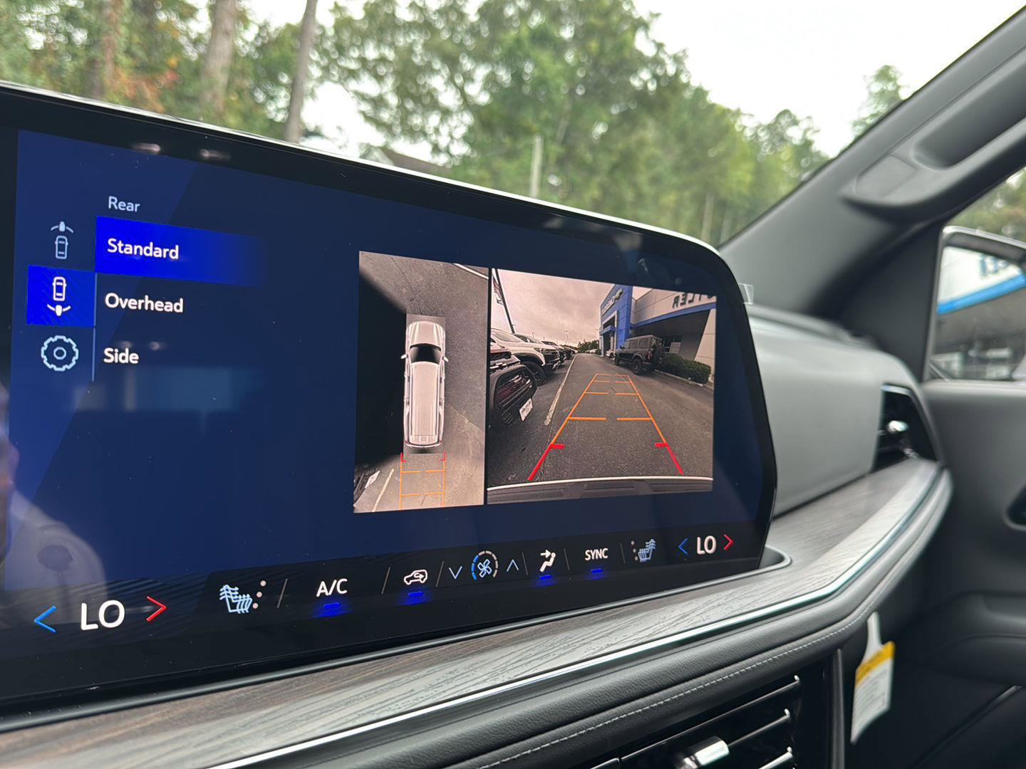 New 2026 Chevrolet Suburban LT image 25
