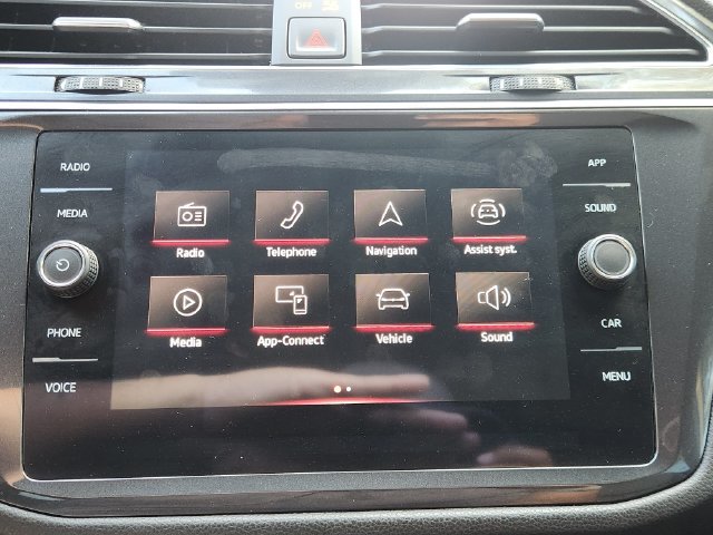 Used 2023 Volkswagen Tiguan SE R-Line FWD image 5