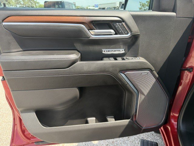 Used 2024 GMC Sierra 1500 Denali w/ Technology Package AWD/4WD image 12