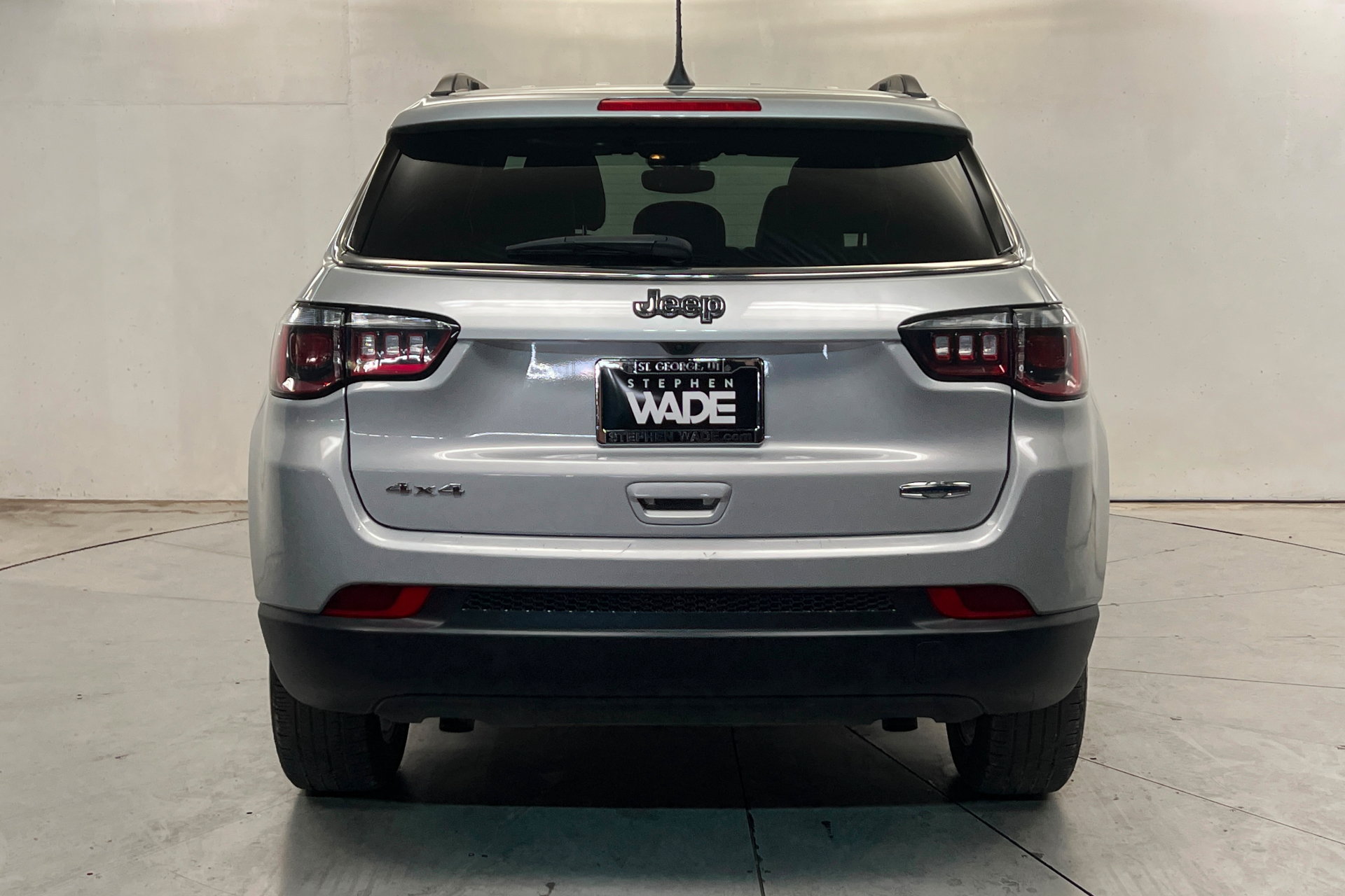 Used 2024 Jeep Compass Latitude AWD/4WD image 4
