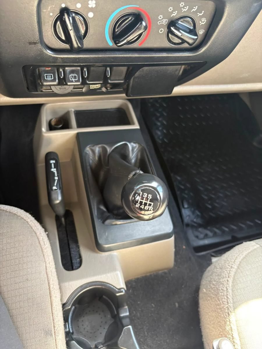 Used 2006 Jeep Wrangler Unlimited w/ Premium Audio Group AWD/4WD image 13