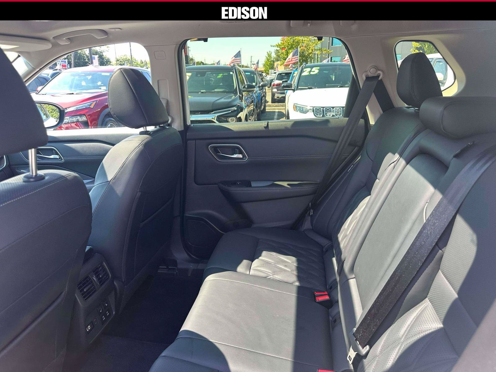 Used 2025 Nissan Rogue Platinum w/ Platinum Premium Package AWD/4WD image 9