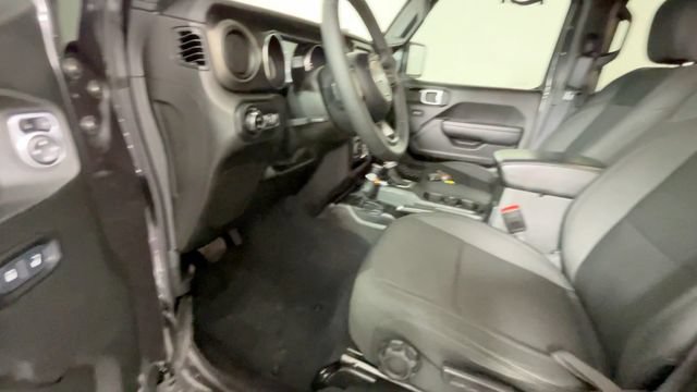 Used 2022 Jeep Gladiator Sport AWD/4WD image 19