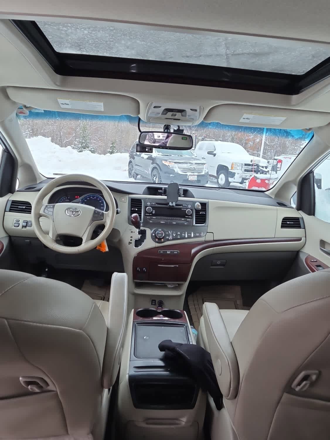 Used 2012 Toyota Sienna XLE image 7