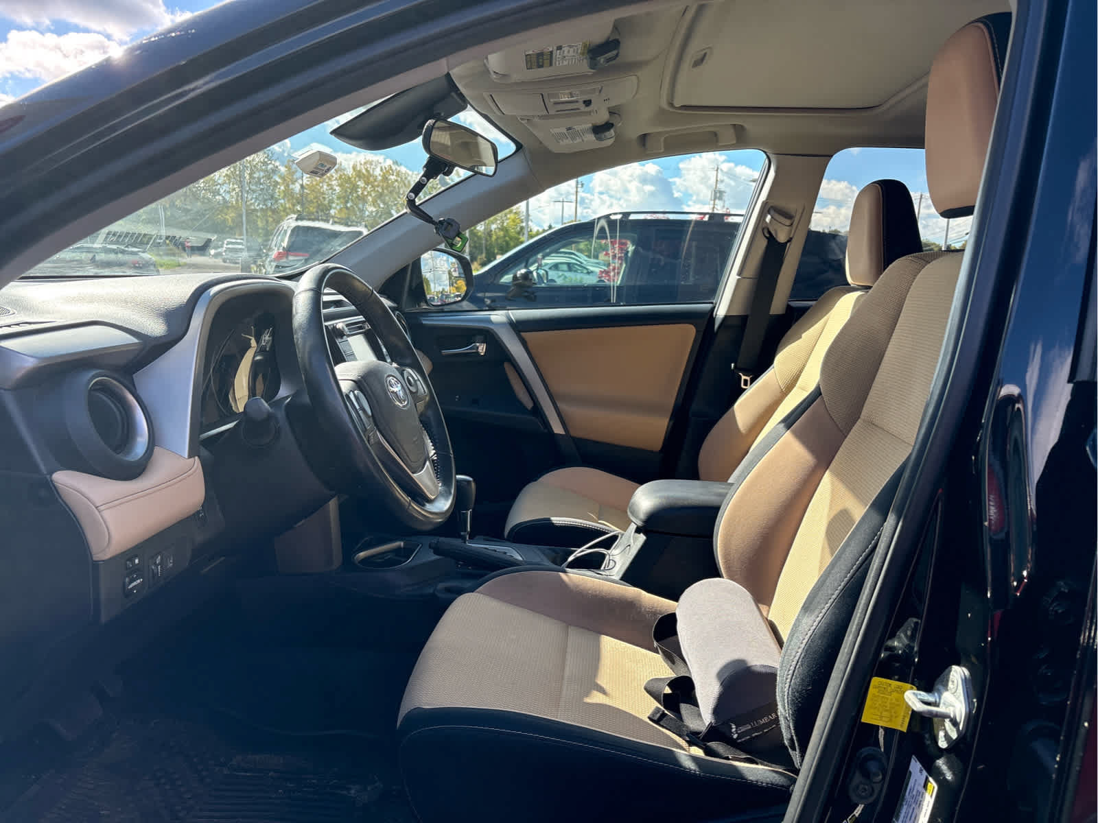 Used 2017 Toyota RAV4 XLE w/ All Weather Liner Package AWD/4WD image 7
