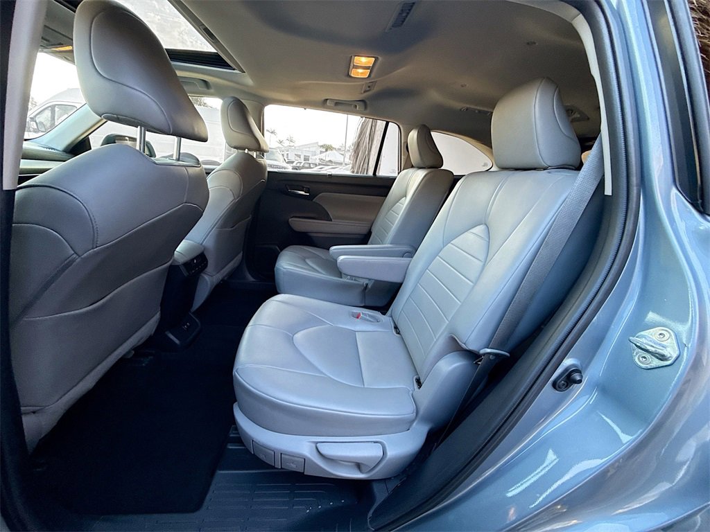 Used 2020 Toyota Highlander XLE image 27
