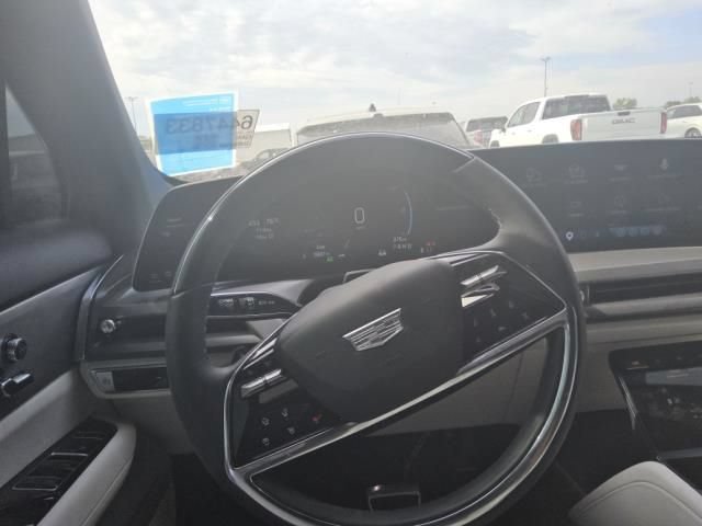 Used 2026 Cadillac Vistiq Sport w/ LPO, Floor Liner Package AWD/4WD image 3