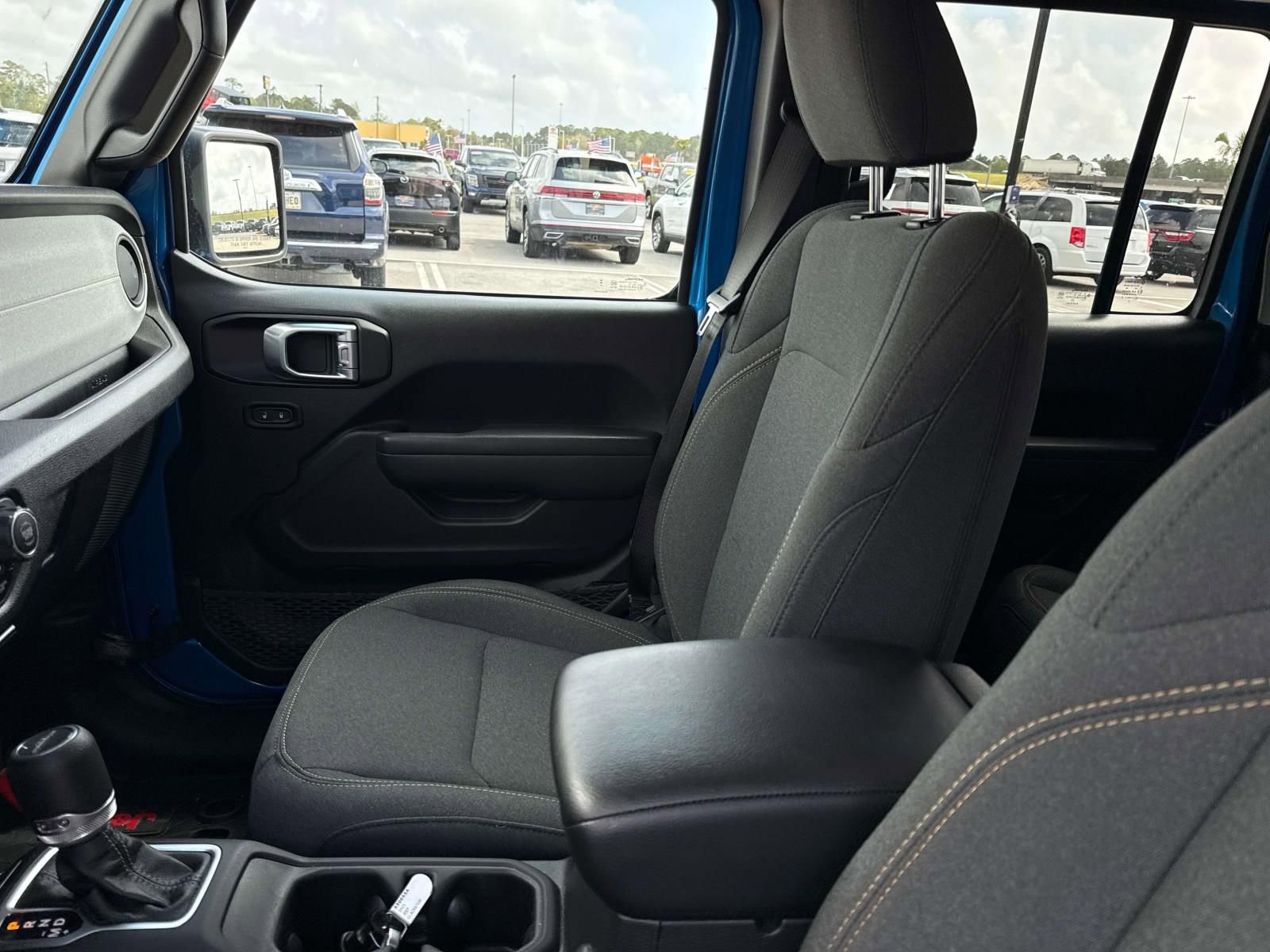 Used 2025 Jeep Gladiator Sport image 15