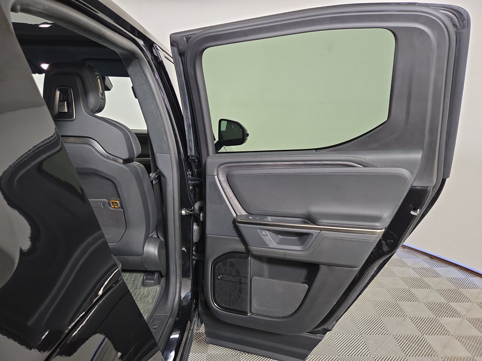 Used 2025 Rivian R1T Adventure AWD/4WD image 19