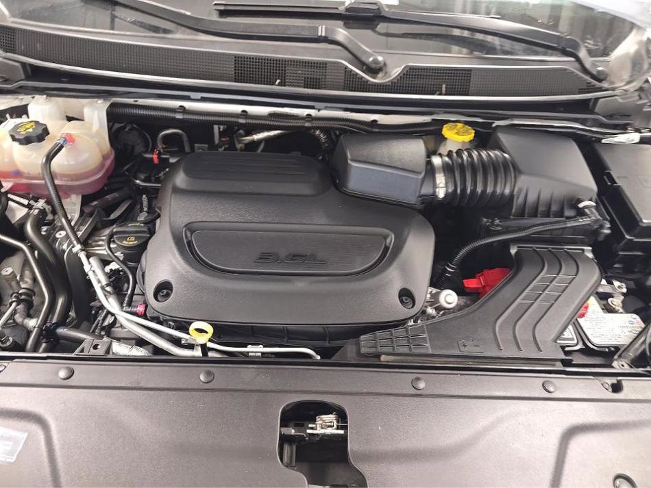 Used 2024 Chrysler Pacifica Touring FWD image 20