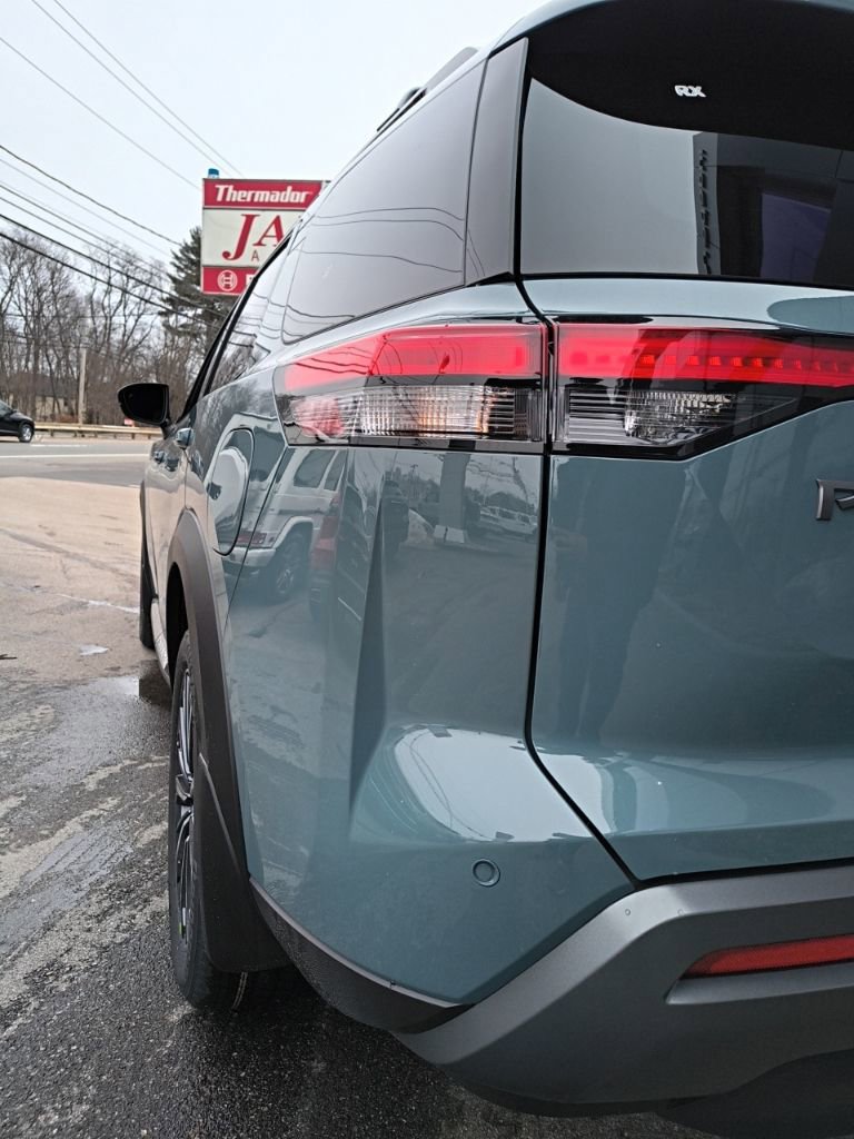 New 2026 Nissan Pathfinder Platinum image 16