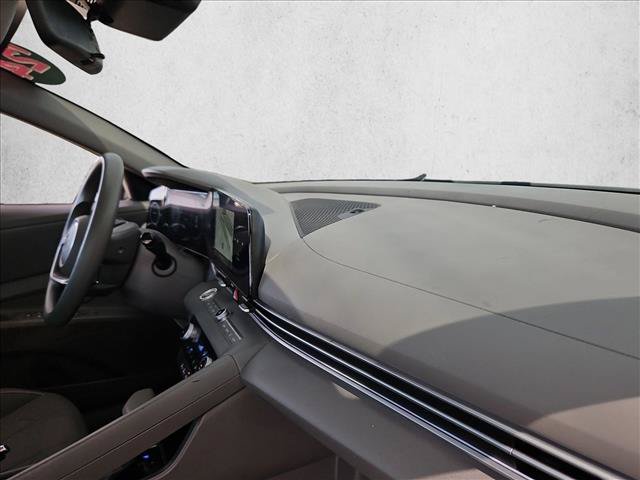 Used 2024 Hyundai Elantra SEL FWD image 18