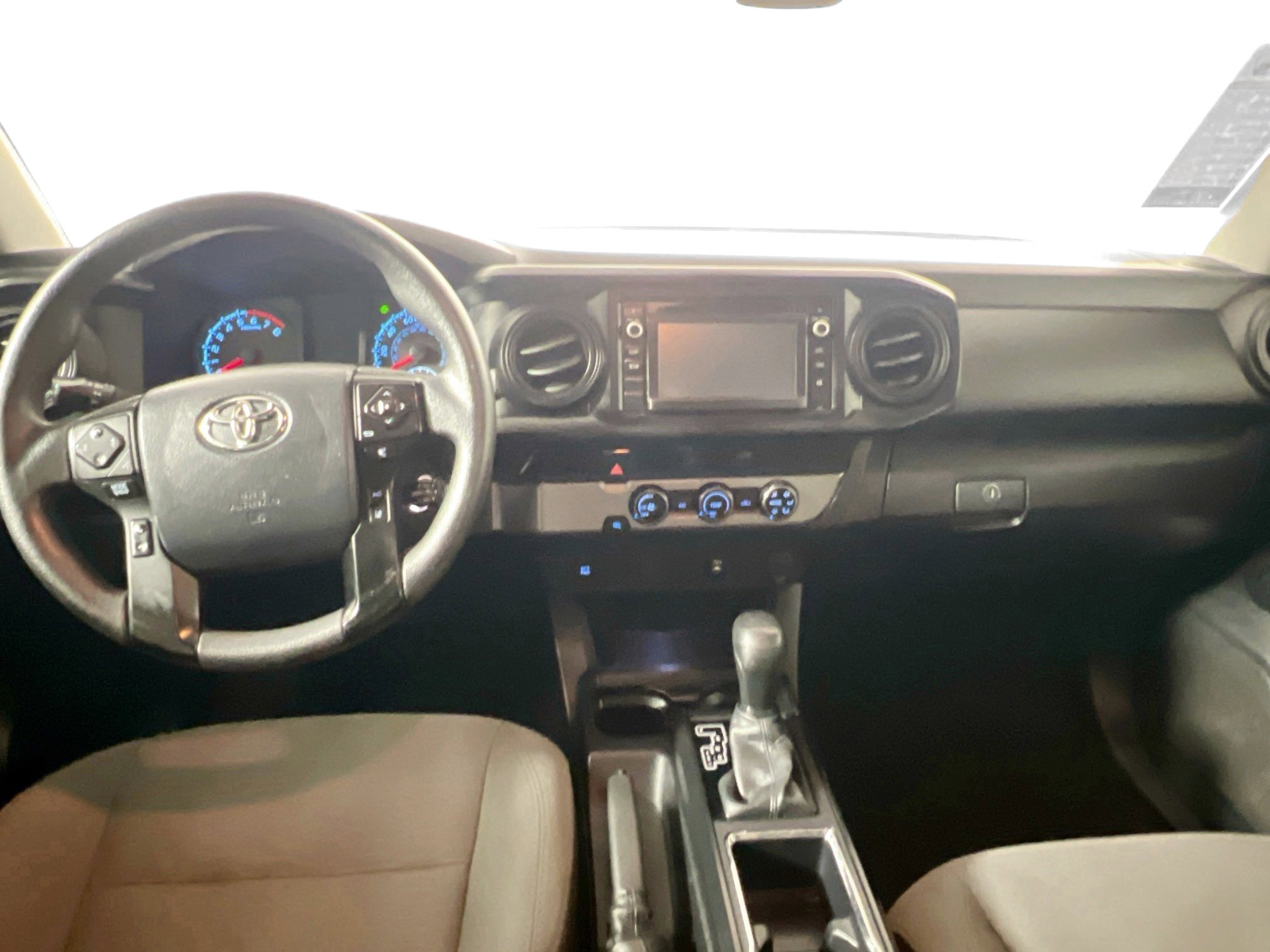 Used 2018 Toyota Tacoma SR RWD image 31