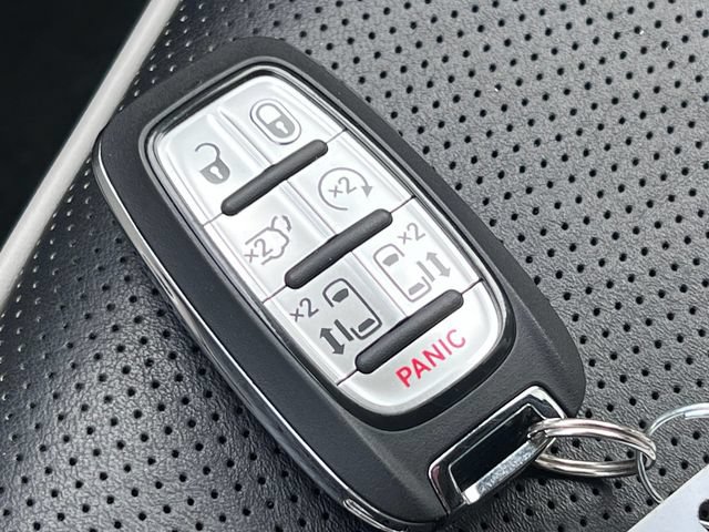 Used 2024 Chrysler Pacifica Limited w/ Trailer Tow Group FWD image 17