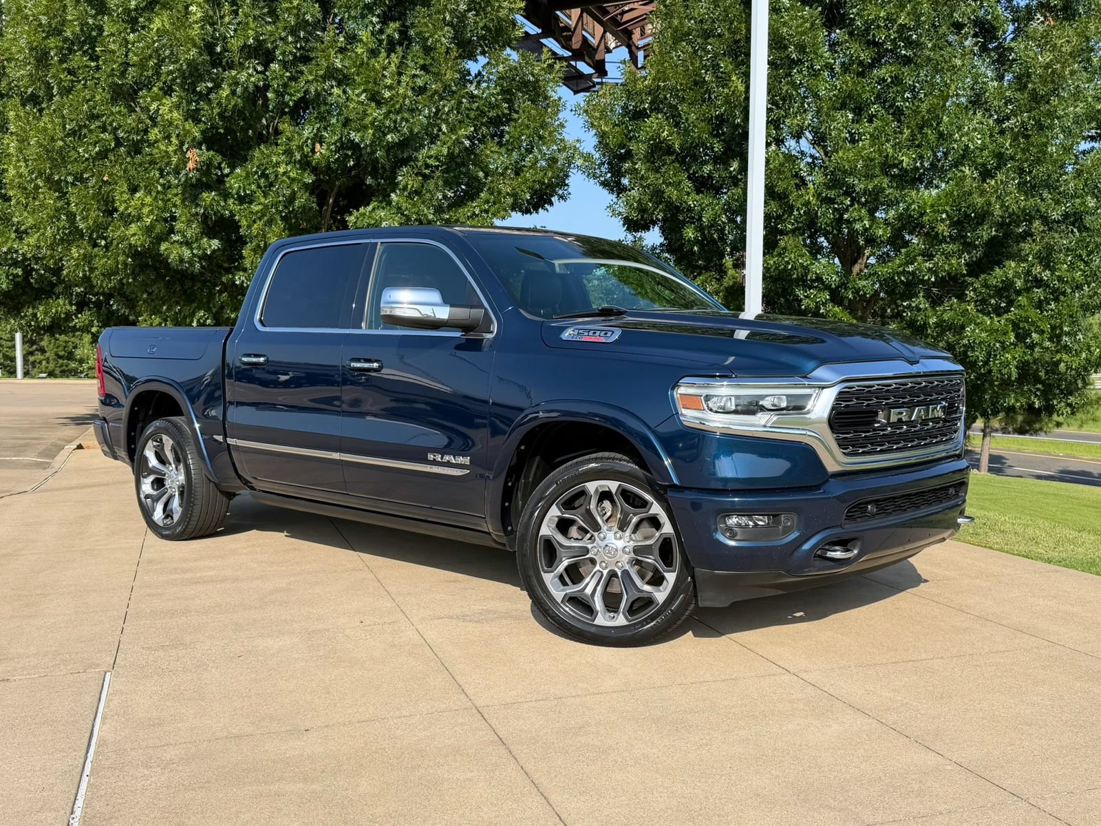 Used 2022 RAM 1500 Limited AWD/4WD image 1
