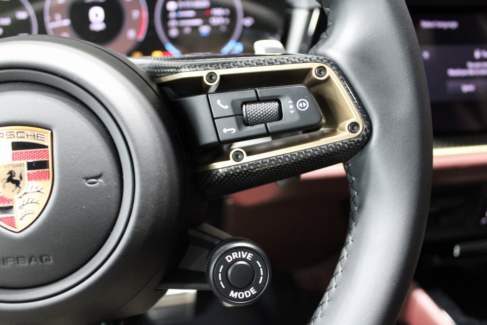 New 2025 Porsche Cayenne GTS image 30