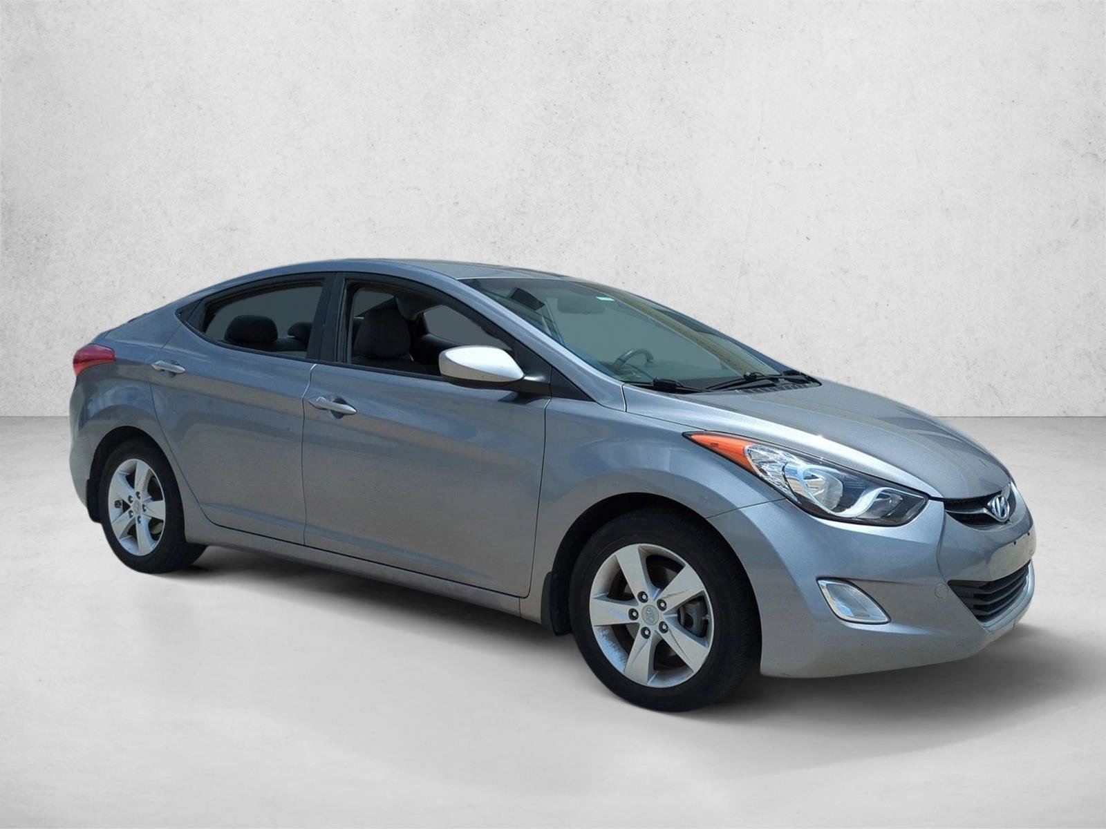 Used 2013 Hyundai Elantra GLS w/ Preferred Pkg FWD image 3