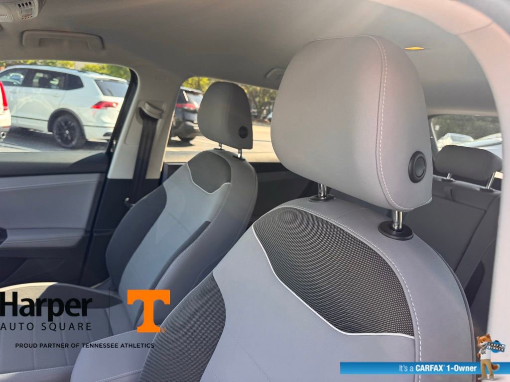 Used 2024 Volkswagen Taos SE FWD image 12