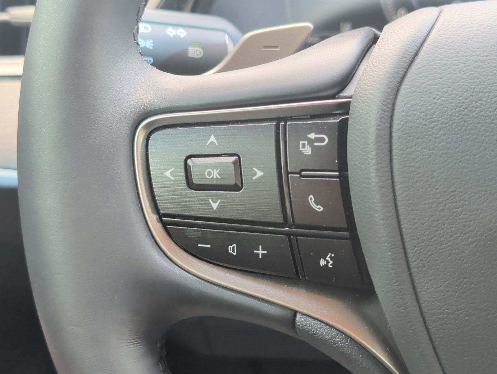 Certified 2025 Lexus ES 350 w/ Premium Package FWD image 12