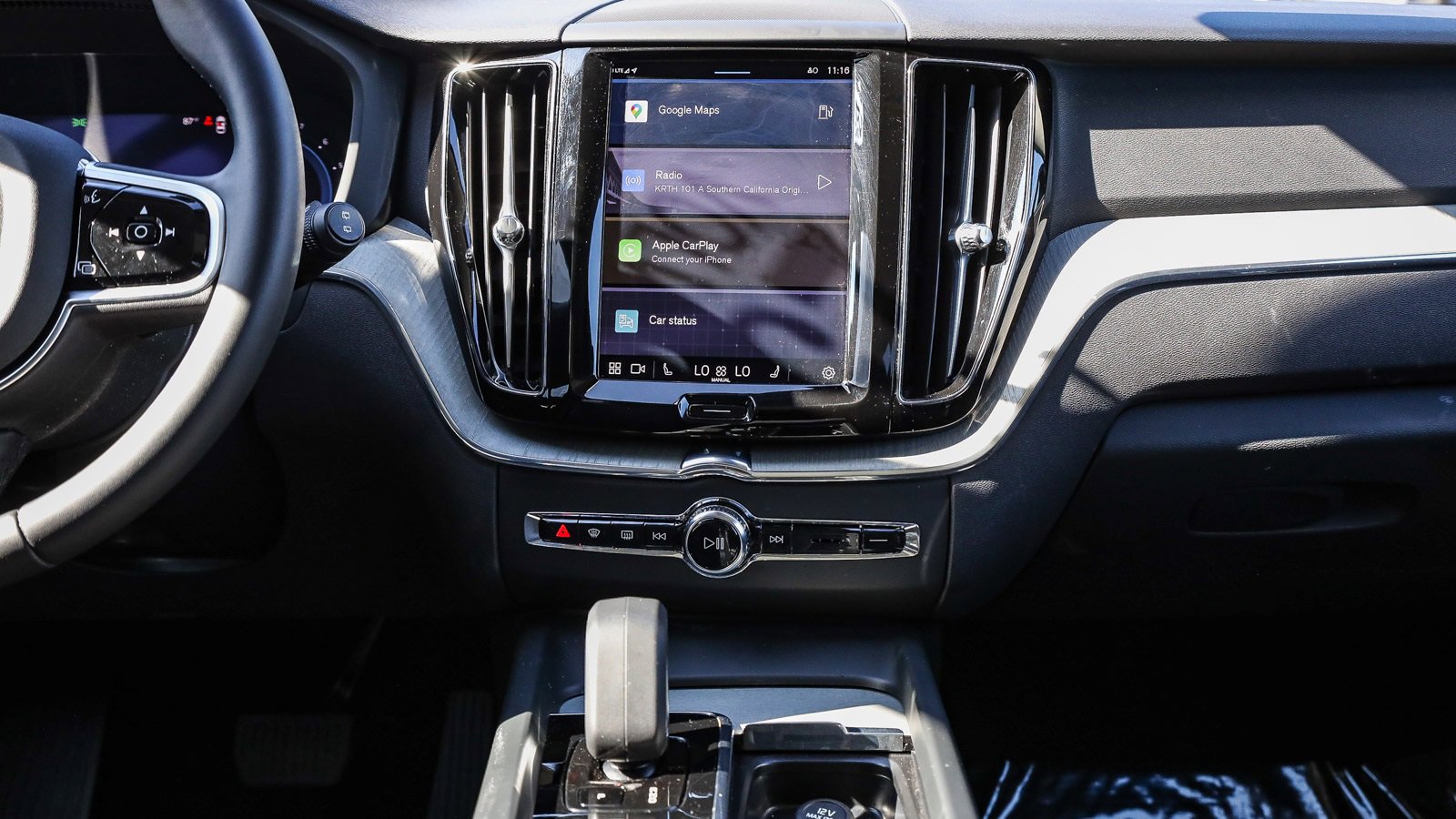 Used 2025 Volvo XC60 B5 Plus image 13