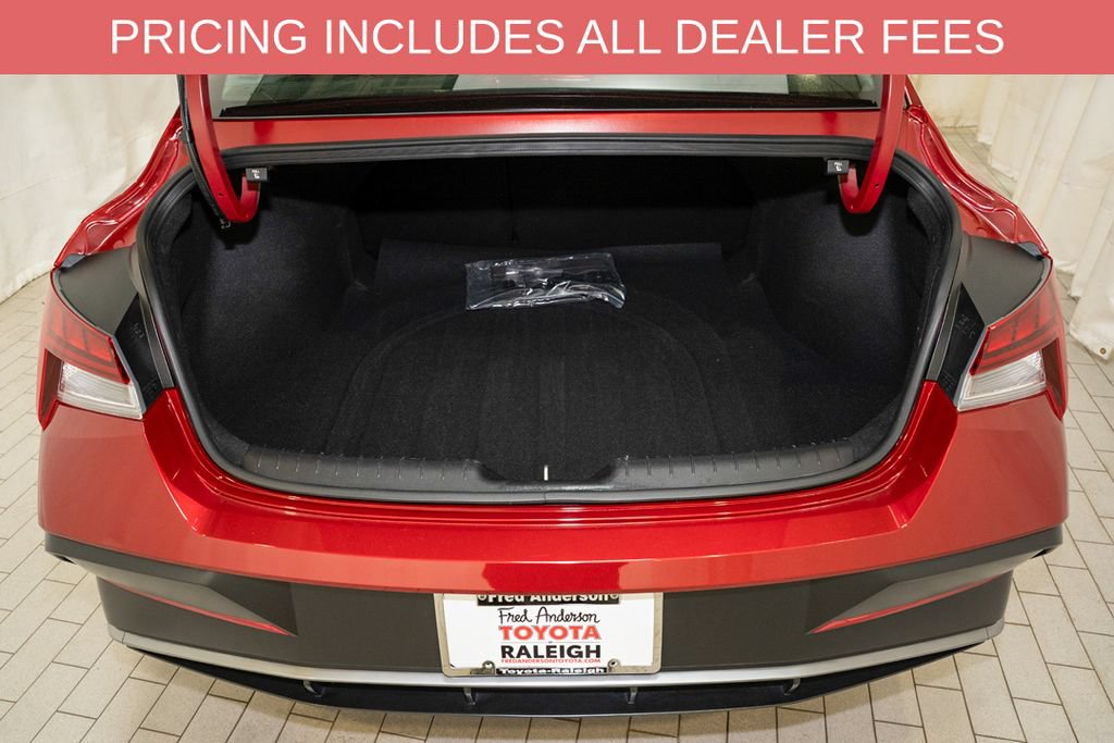 Used 2025 Hyundai Elantra SEL FWD image 5