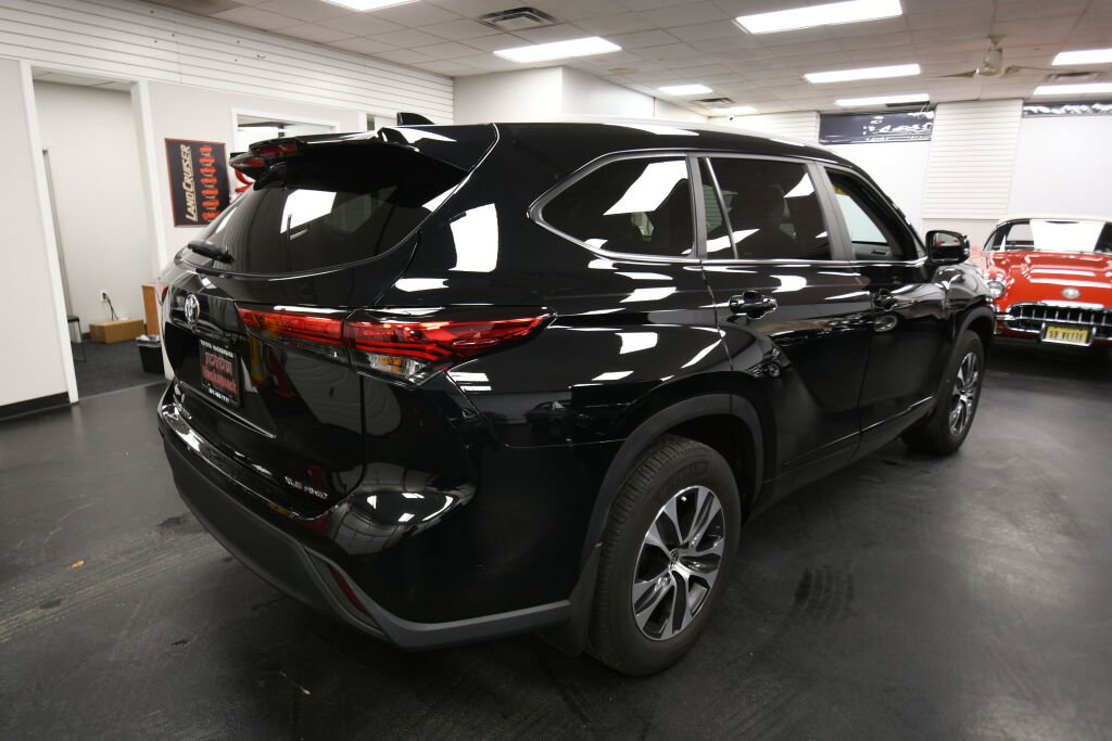 Certified 2023 Toyota Highlander XLE image 7