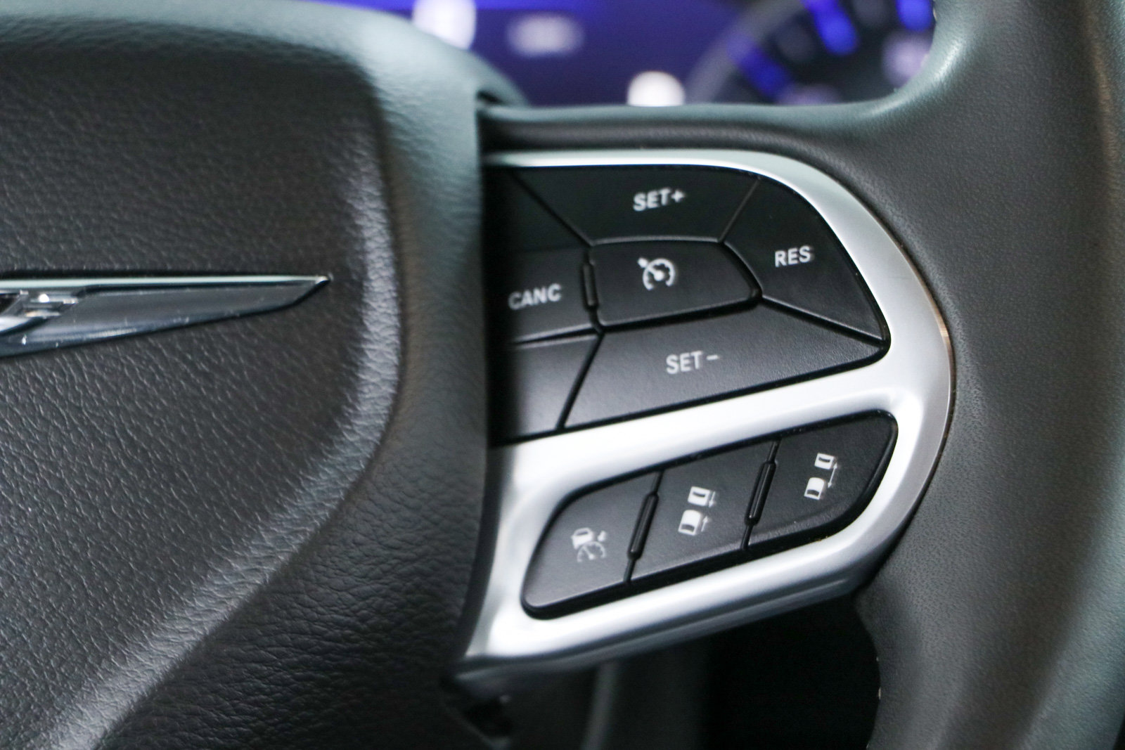 Used 2024 Chrysler Pacifica Touring-L FWD image 14
