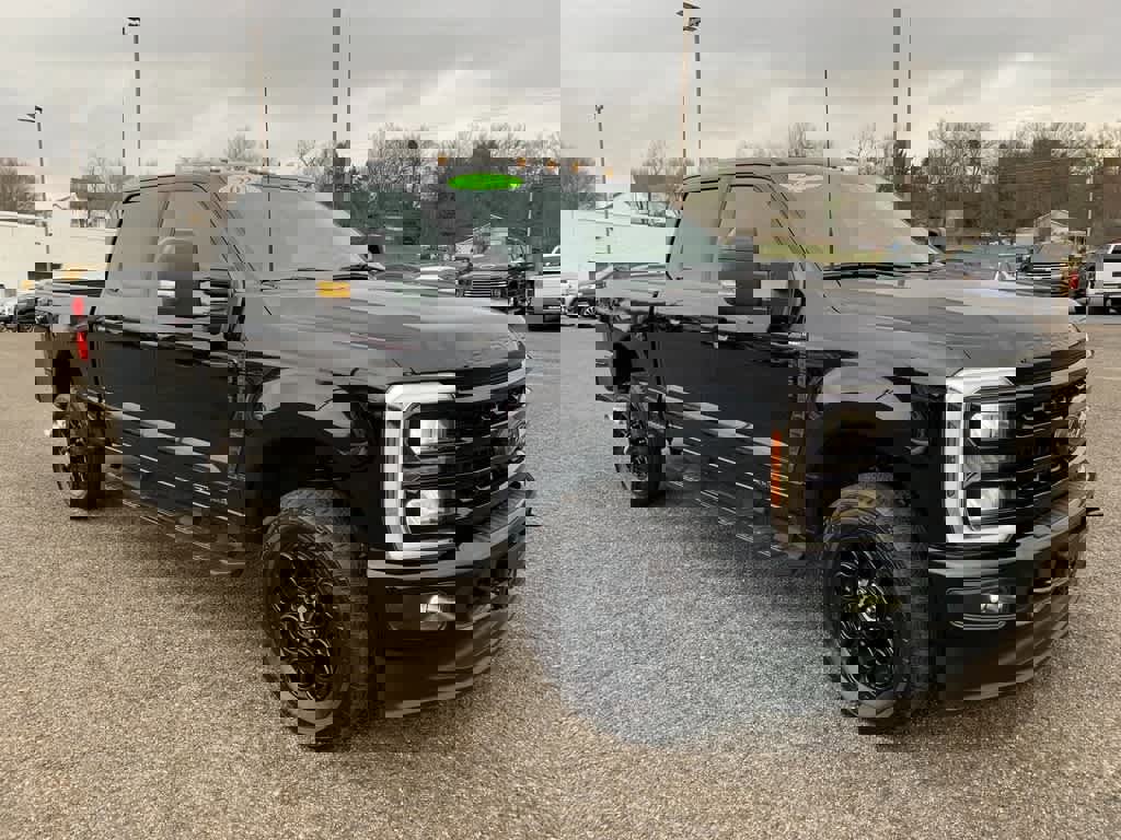 Used 2024 Ford F350 Lariat w/ Black Appearance Package image 7