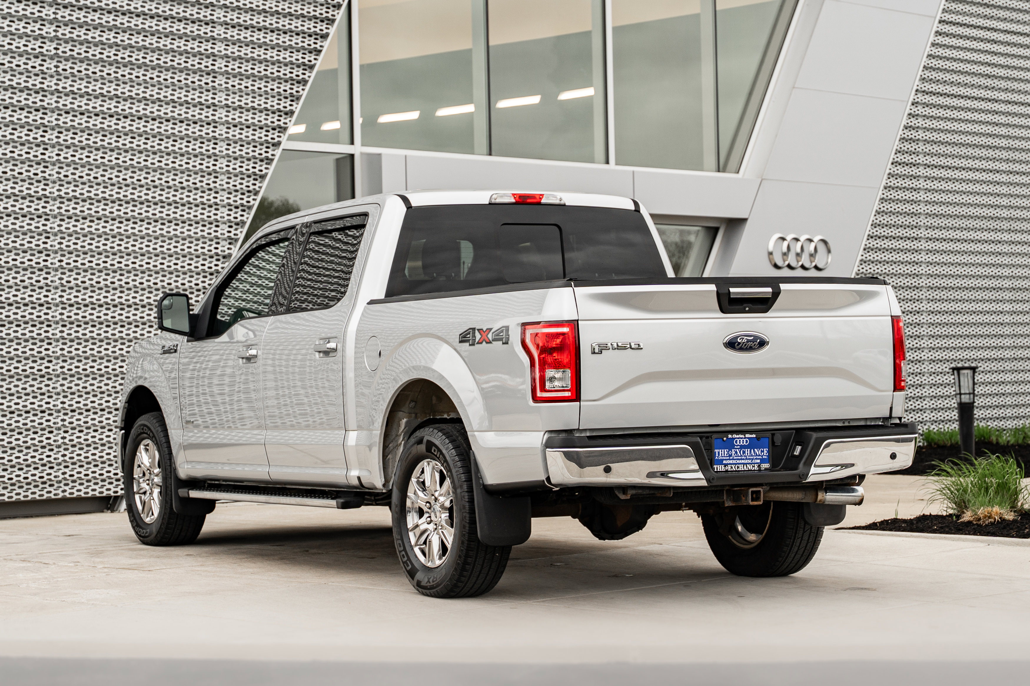 Used 2015 Ford F150 XLT w/ Equipment Group 302A Luxury AWD/4WD image 5