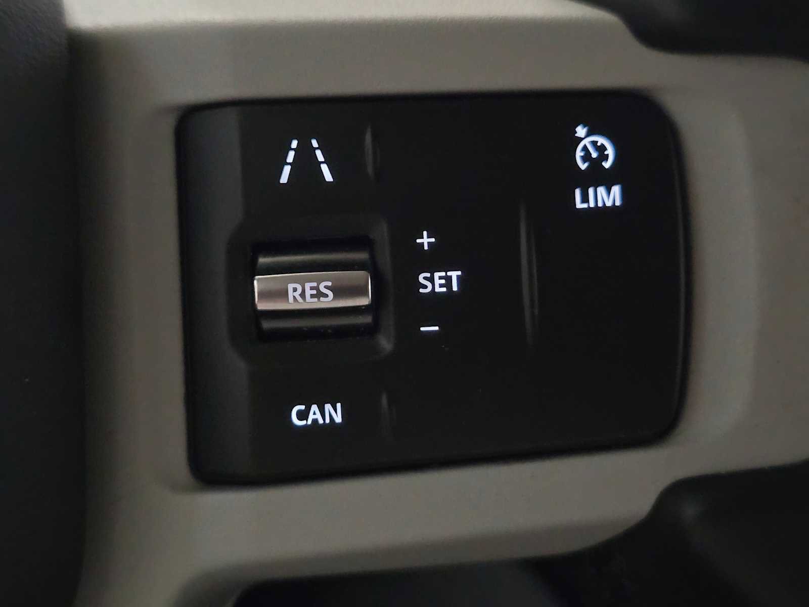 Used 2023 Land Rover Defender 130 SE image 34