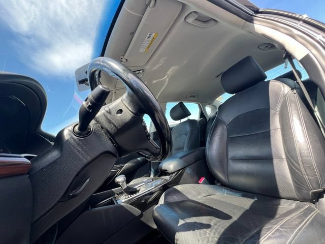 Used 2017 Kia Cadenza Premium FWD image 14