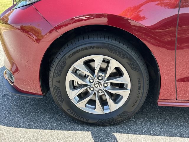 Used 2025 Toyota Sienna XLE FWD image 13