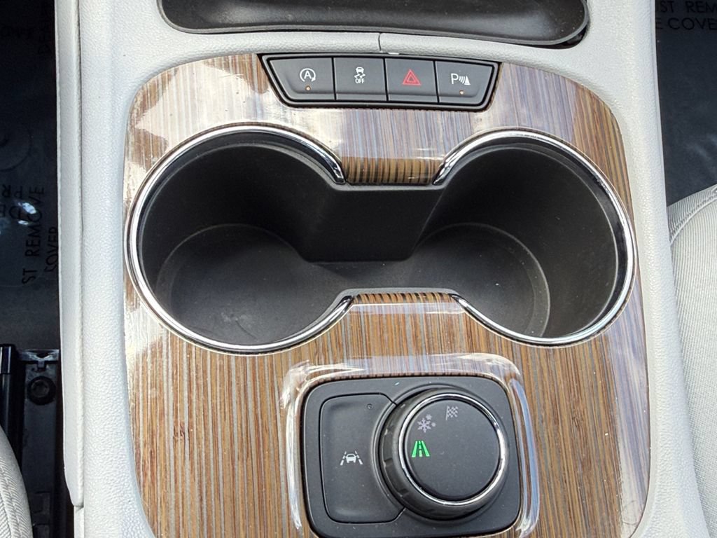 Used 2022 GMC Acadia SLE FWD image 18