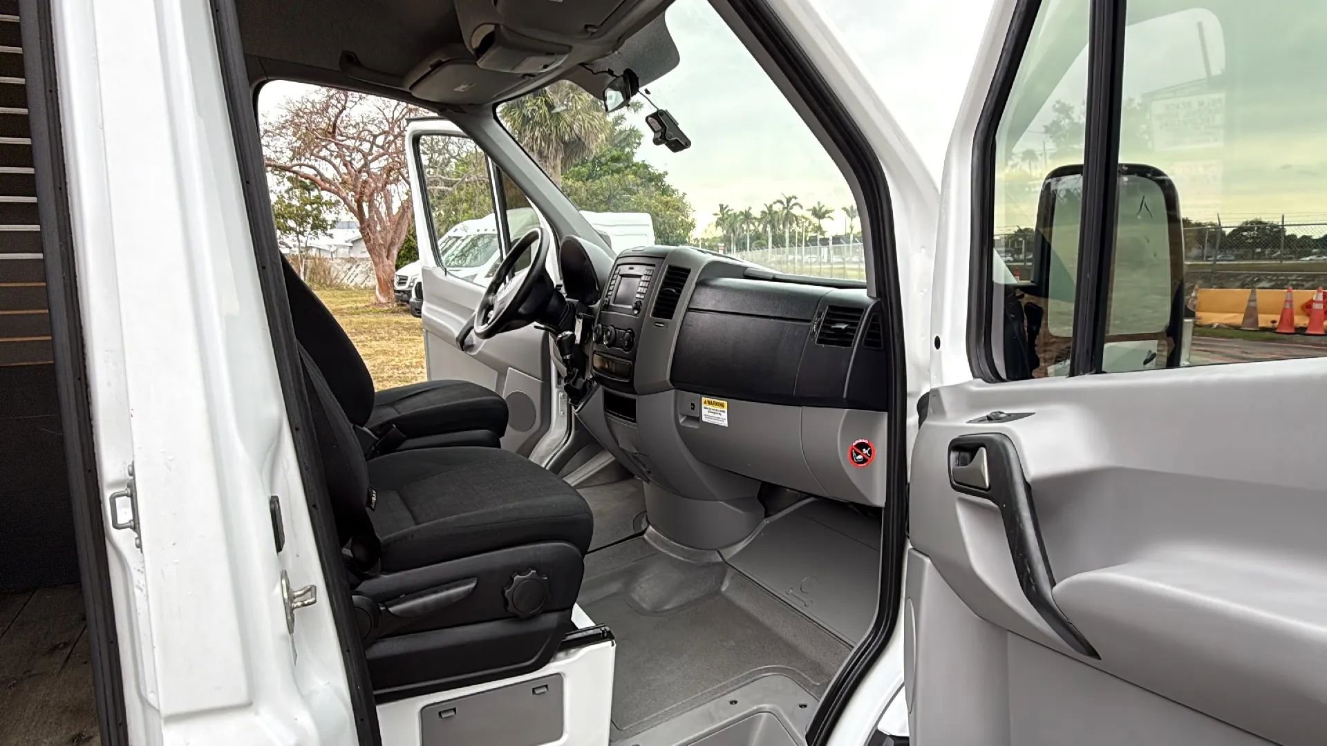 Used 2017 Mercedes-Benz Sprinter 2500 image 15