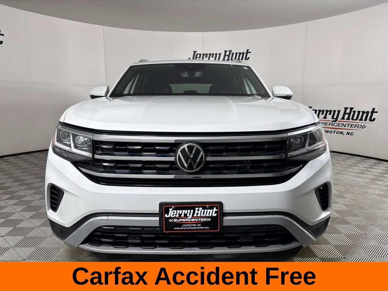 Used 2023 Volkswagen Atlas Cross Sport SEL AWD/4WD image 3