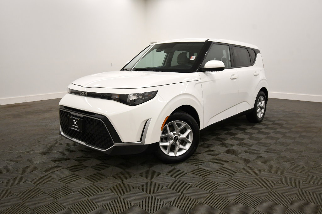 Certified 2025 Kia Soul LX FWD image 2