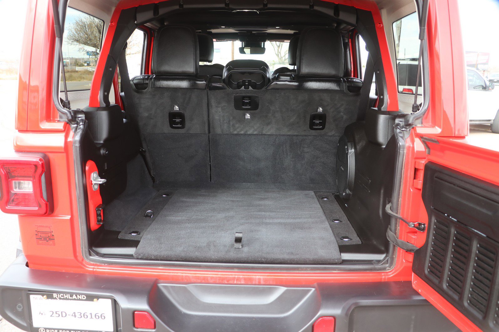 Used 2024 Jeep Wrangler Sahara w/ Technology Group image 29